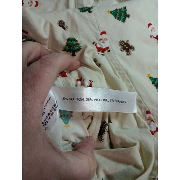 Denim and Flower Shirt Men's Medium Christmas Button Front Short Sleeve Tan Chri - Picture 7 of 8